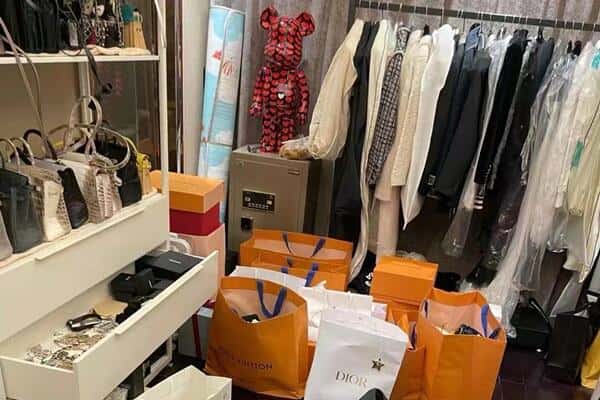 延安回收一线品牌衣服.jpg